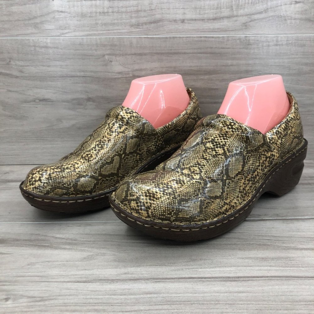 Bolo by Born Clogs Women's 10 Snake Skin Print Slip On Shoes - Picture 3 of 10